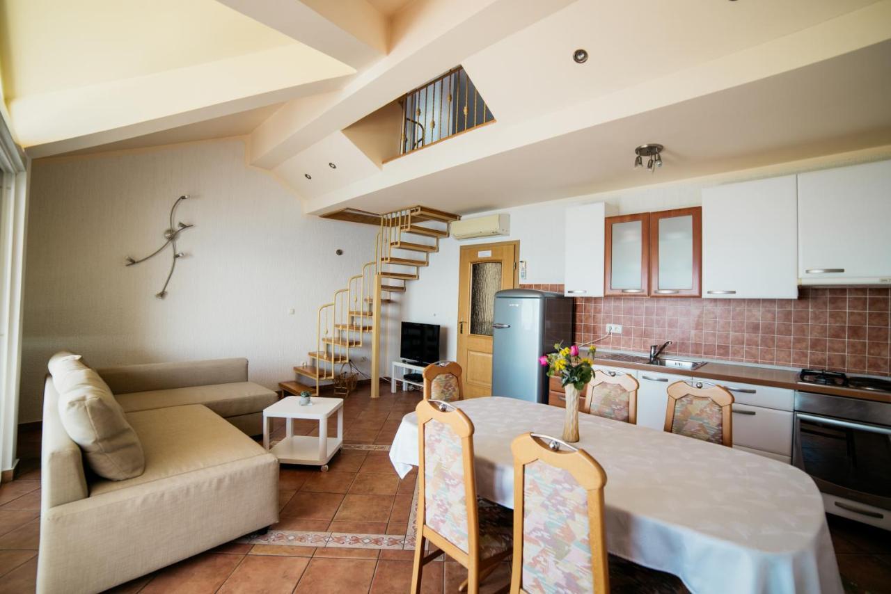 Apartment Selce 5206A Buitenkant foto